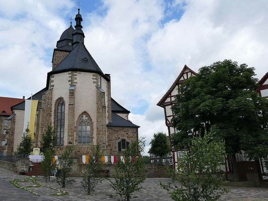 Fronleichnamsaltäre in den Naumburger Straßen (Foto: Karl-Franz Thiede)